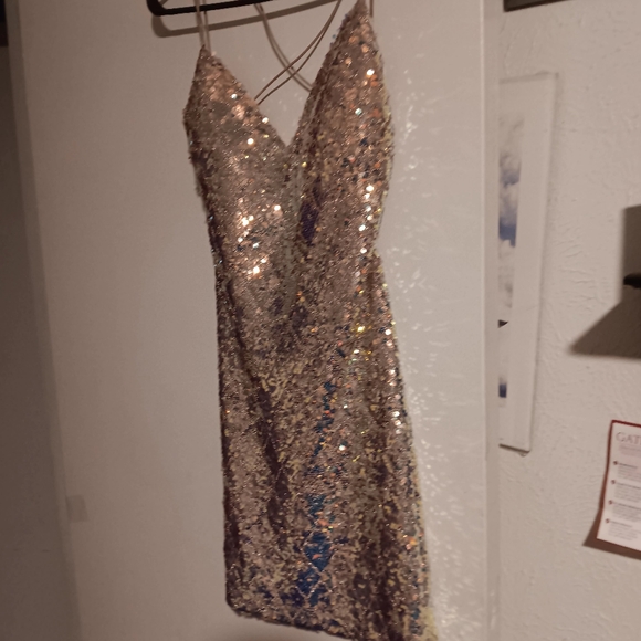 Evening gold short dress - Picture 5 of 6